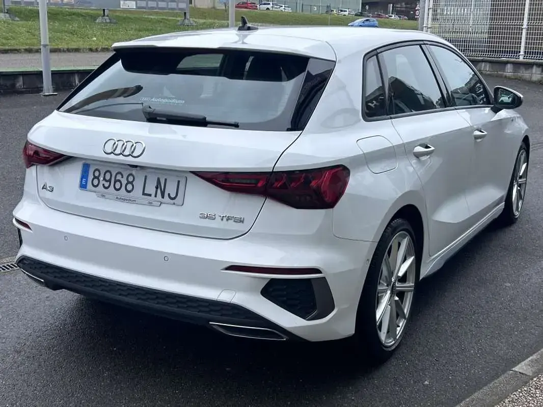 Usado Audi A3 Sportback S-Line 150 CV (110 kW) 2021 Blanco Utilitario