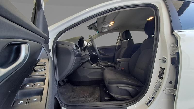 Usado Hyundai i30 120 CV (88 kW) 2022 Blanco polar Utilitario