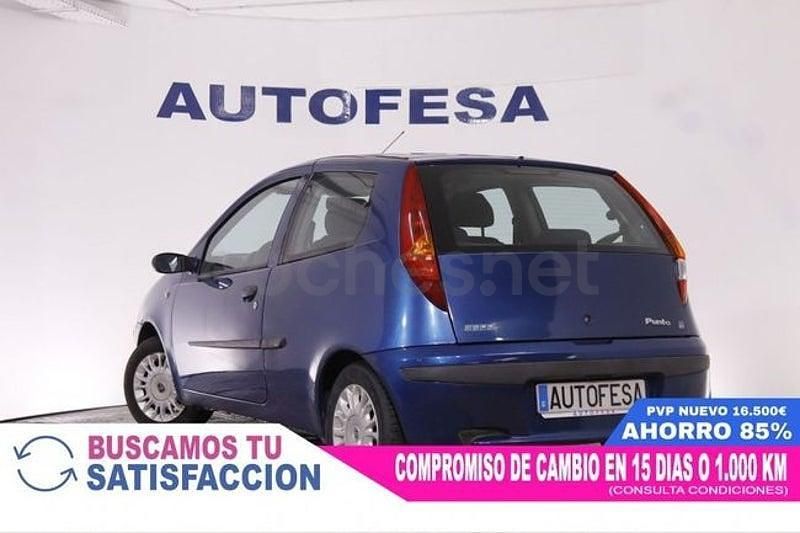 Usado Fiat Punto Dynamic 80 CV (58 kW) 2003 Azul Utilitario