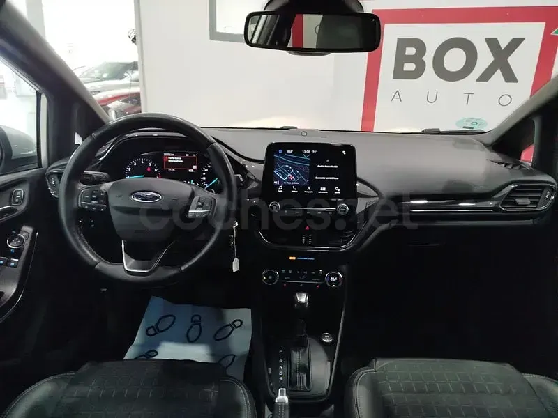 Usado Ford Fiesta Active 100 CV (73 kW) 2018 Gris / plata Utilitario