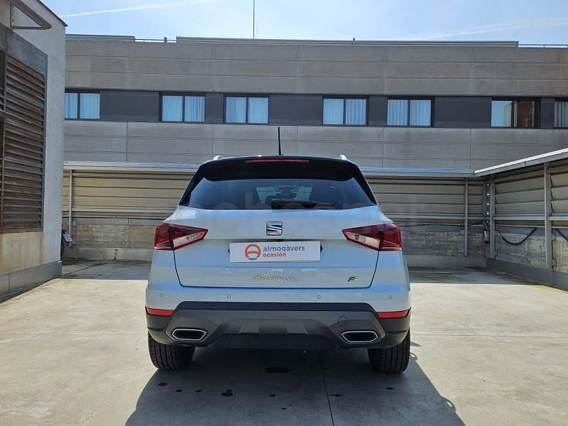 Usado Seat Arona FR 150 CV (110 kW) 2024 Blanco glacial SUV
