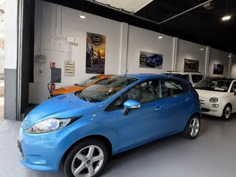 Usado Ford Fiesta Titanium 82 CV (60 kW) 2011 Azul Berlina