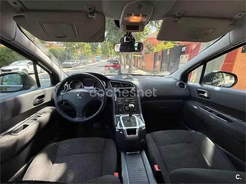 Usado Peugeot 5008 Active 115 CV (84 kW) 2013 Negro Monovolumen