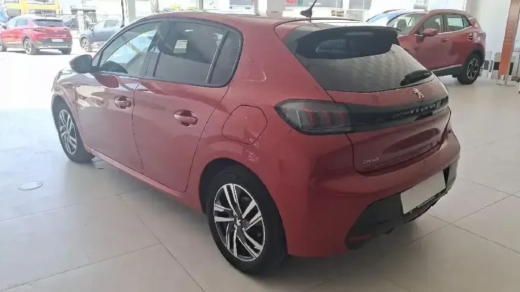 Usado Peugeot 208 Allure 100 CV (73 kW) 2020 Rojo Utilitario