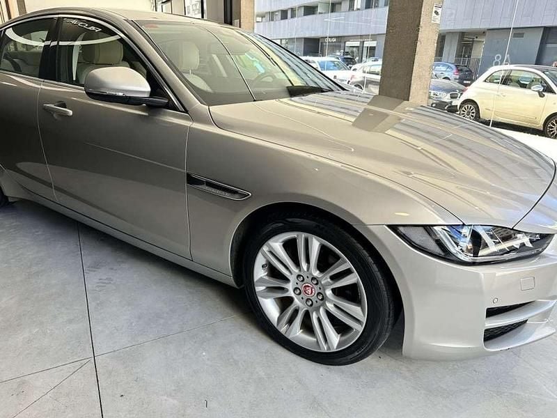 Usado Jaguar XE Prestige 179 CV (131 kW) 2018 Beige Berlina