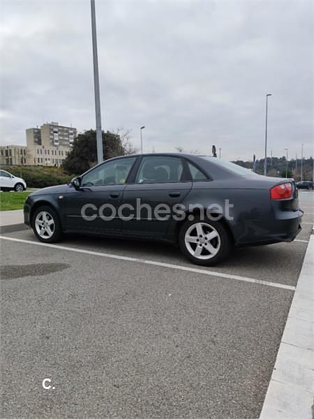 Usado Seat Exeo Reference 120 CV (88 kW) 2011 Gris / plata Berlina