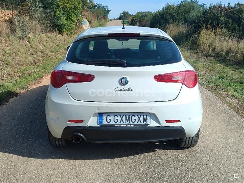 Usado Alfa Romeo Giulietta Distinctive 105 CV (77 kW) 2010 Blanco Berlina