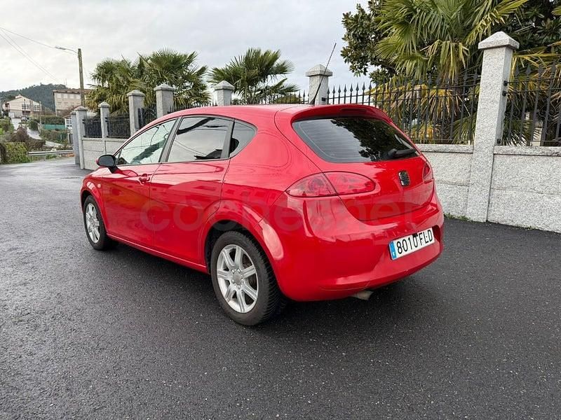 Usado Seat Leon Sport 105 CV (77 kW) 2007 Rojo Berlina