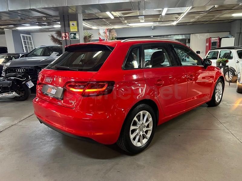 Usado Audi A3 Attraction 125 CV (91 kW) 2016 Rojo Berlina