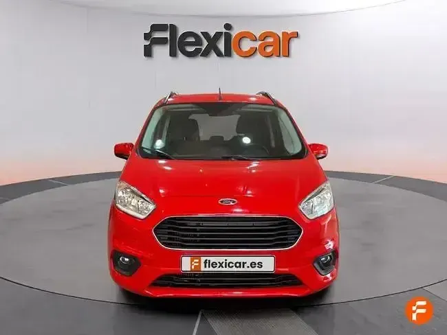 Usado Ford Tourneo Courier Trend 100 CV (73 kW) 2019 Rojo Monovolumen
