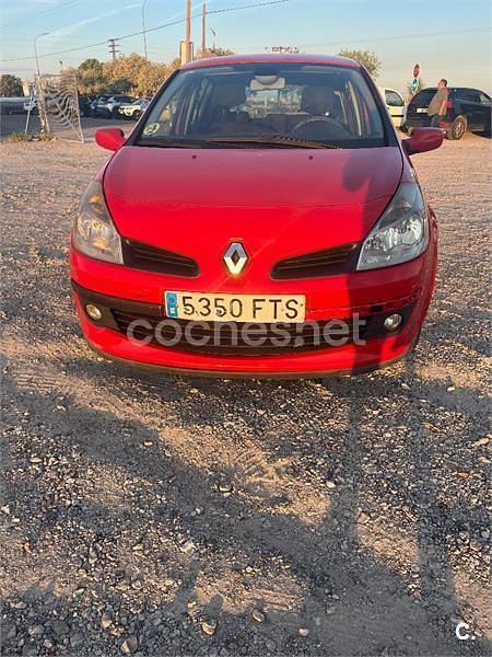 Usado Renault Clio II Rip Curl 85 CV (62 kW) 2007 Rojo Berlina