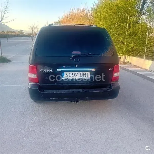 Usado Kia Carnival EX 144 CV (105 kW) 2005 Negro Monovolumen