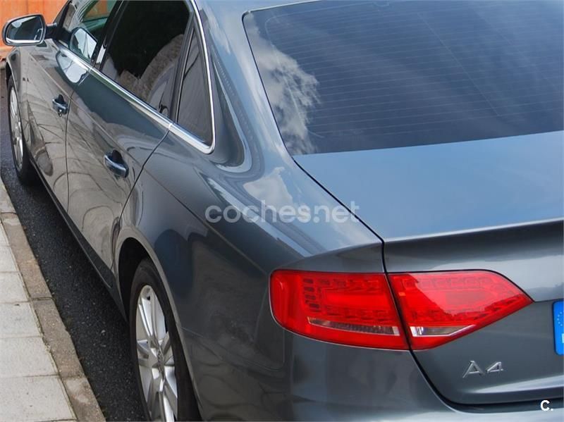 Gris / plata Usado 2011 Audi A4 Berlina | 10.500 € (Precio justo) - Imagen 1/4