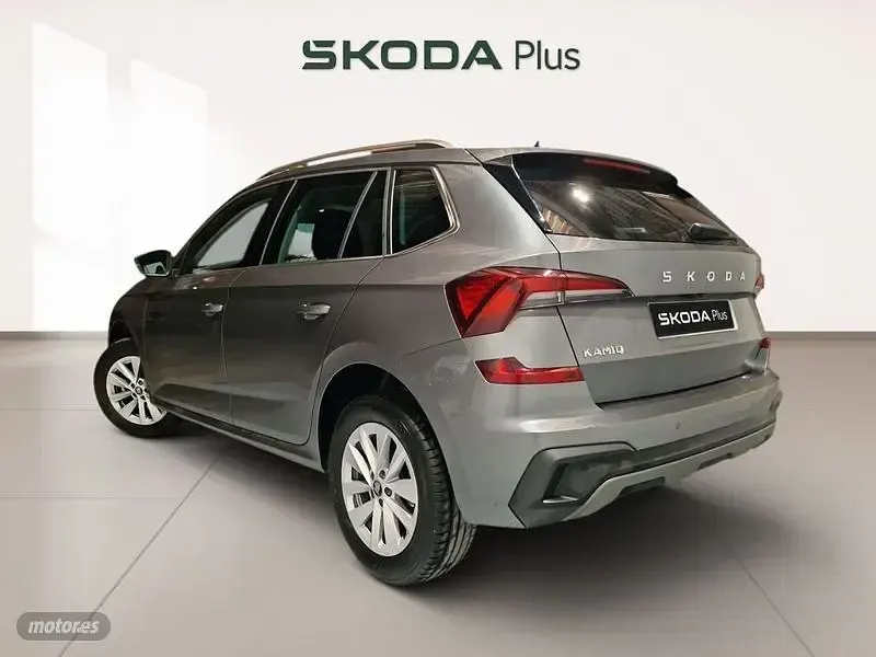 Usado Skoda Kamiq 2025 Gris / plateado SUV
