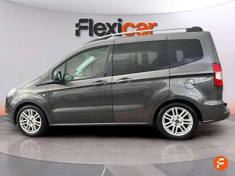 Usado Ford Tourneo Courier Ambiente 102 CV (75 kW) 2018 Gris Monovolumen