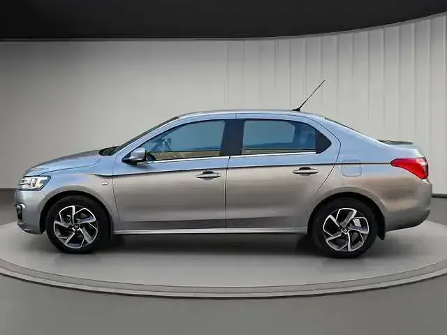 Usado Citroën C-Elysee I PureTech 82 CV (60 kW) 2018 Gris / plata Berlina