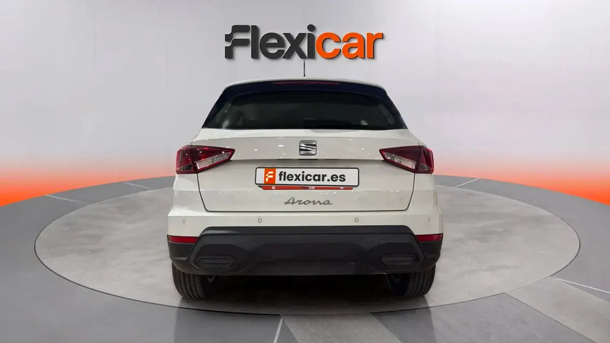 Usado Seat Arona Style 110 CV (80 kW) 2023 Blanco SUV