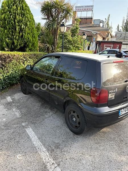 Usado VW Polo Trendline 64 CV (47 kW) 2001 Negro Berlina