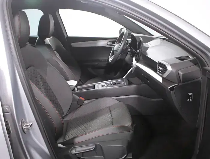 Usado Seat Leon FR 150 CV (110 kW) 2024 Gris plata