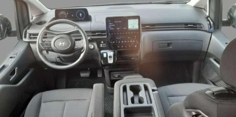 Usado Hyundai Staria 215 CV (158 kW) 2024 Azul Monovolumen