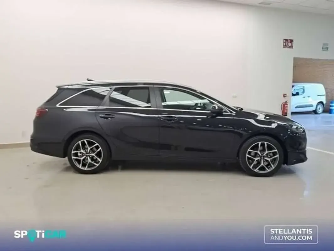 Usado Kia XCeed 136 CV (100 kW) 2024 Negro SUV