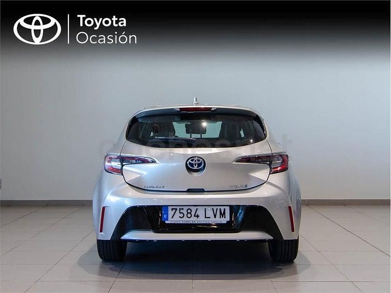 Usado Toyota Corolla Active 122 CV (89 kW) 2021 Gris / plata Berlina
