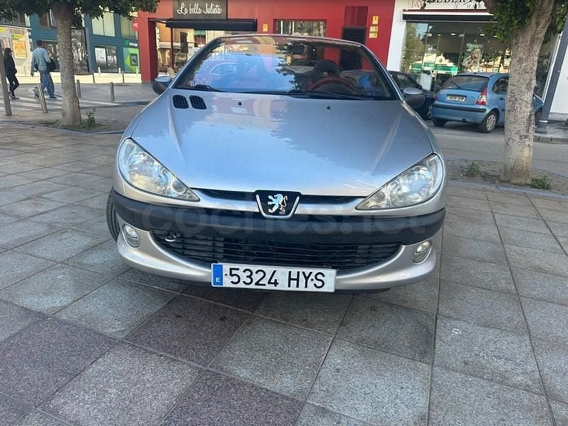Usado Peugeot 206 138 CV (101 kW) 2002 Gris / plata Descapotable
