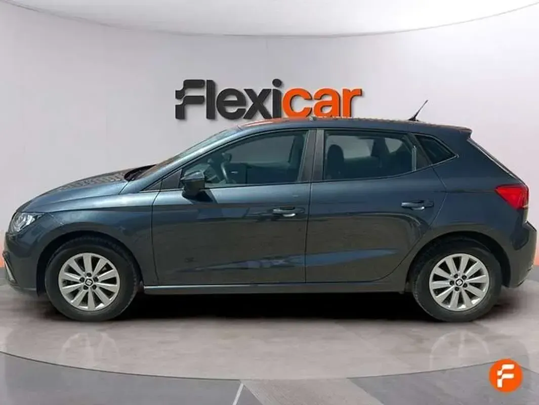 Usado Seat Ibiza Reference 80 CV (58 kW) 2019 Gris Utilitario