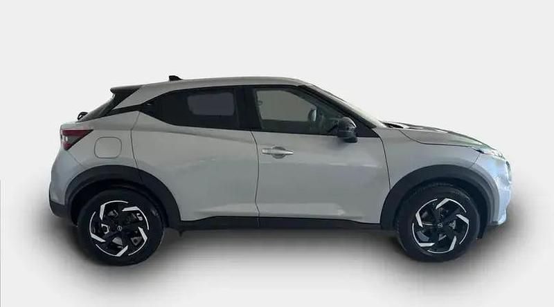 Usado Nissan Juke N-Connecta 114 CV (83 kW) 2024 Diamond silver (metalizado) SUV