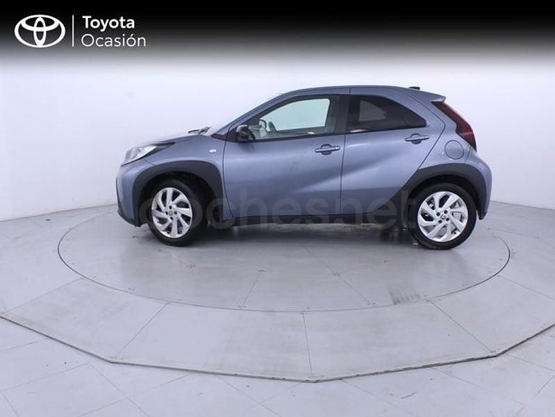 Usado Toyota Aygo X Play 72 CV (52 kW) 2025 Gris / plata SUV