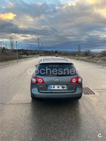 Usado VW Passat Advance 140 CV (102 kW) 2006 Gris / plata Familiar