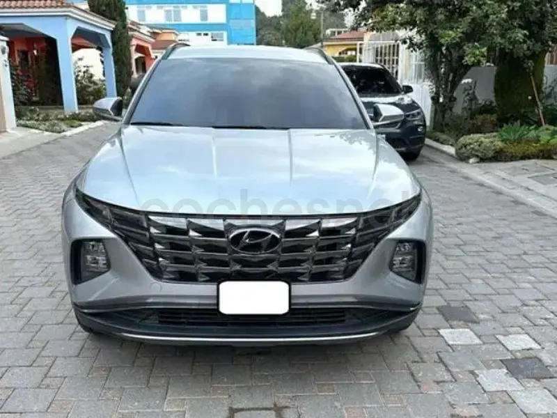 Usado Hyundai Tucson 136 CV (100 kW) 2024 Gris / plata SUV
