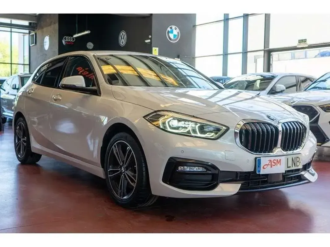 Usado BMW 116 Sport Line 116 CV (85 kW) 2021 Blanco Utilitario