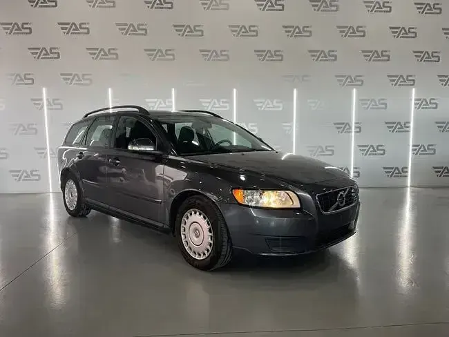 Usado Volvo V50 Momentum 109 CV (80 kW) 2010 Gris Familiar