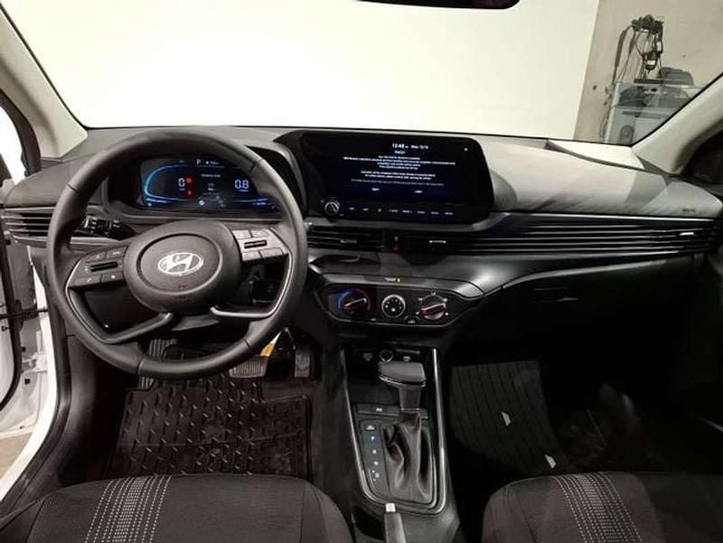 Usado Hyundai i20 101 CV (74 kW) 2025 Blanco Utilitario