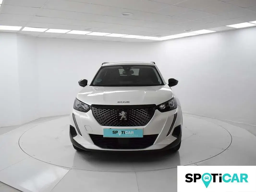 Usado Peugeot 2008 Allure 131 CV (96 kW) 2022 Blanco SUV