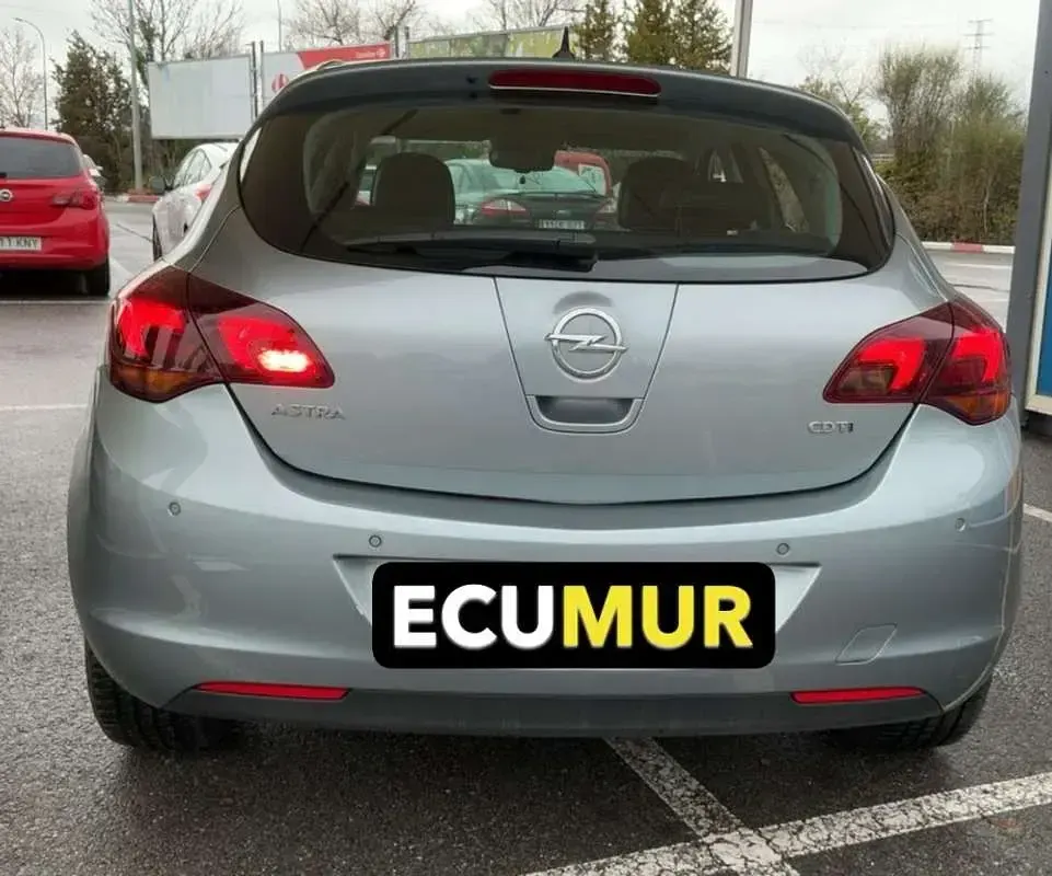 Usado Opel Astra Cosmo 110 CV (80 kW) 2011 Azul Utilitario