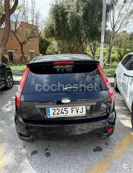 Usado Ford Fiesta Sport 100 CV (73 kW) 2007 Negro Utilitario