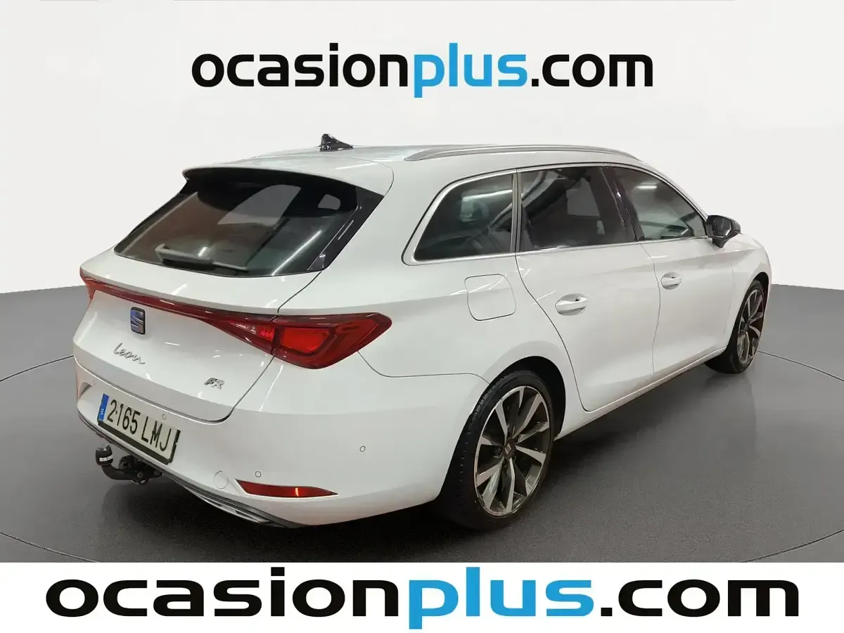 Usado Seat Leon FR 150 CV (110 kW) 2021 Blanco Familiar
