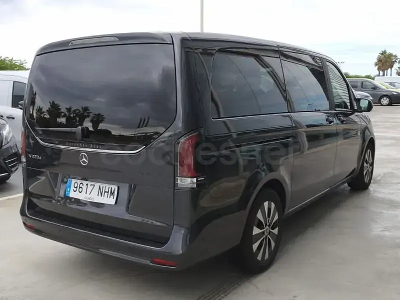 Usado Mercedes V220 163 CV (119 kW) 2025 Gris / plata Monovolumen