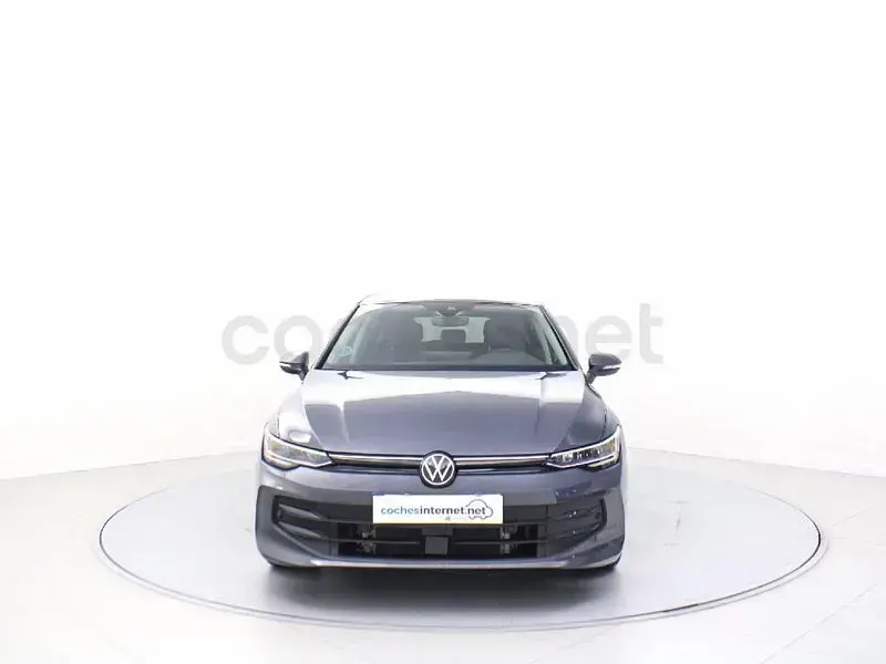 Usado VW Golf VIII 115 CV (84 kW) 2025 Gris / plata Berlina