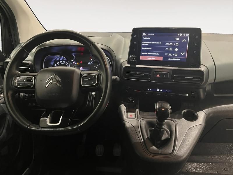 Usado Citroën Berlingo Shine 102 CV (75 kW) 2023 Negro Monovolumen