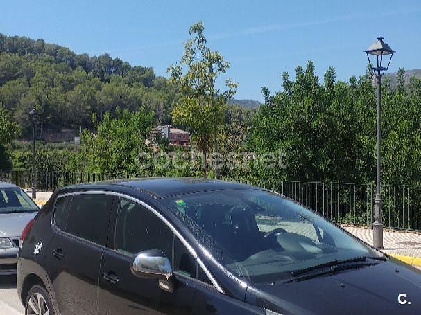 Usado Peugeot 3008 Allure 115 CV (84 kW) 2014 Negro Familiar