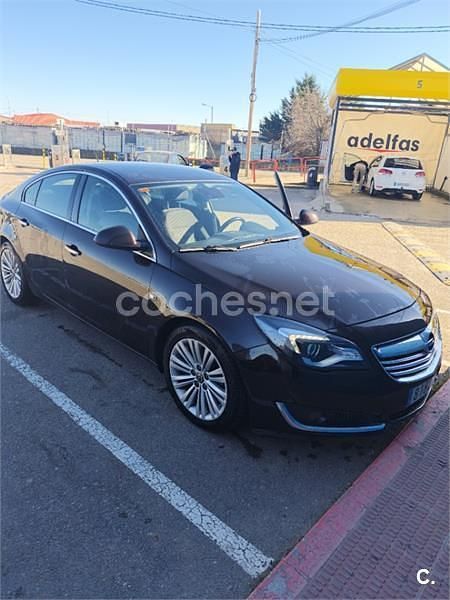 Usado Opel Insignia Excellence 140 HP (102 kW) 2015 Castanho Sedan