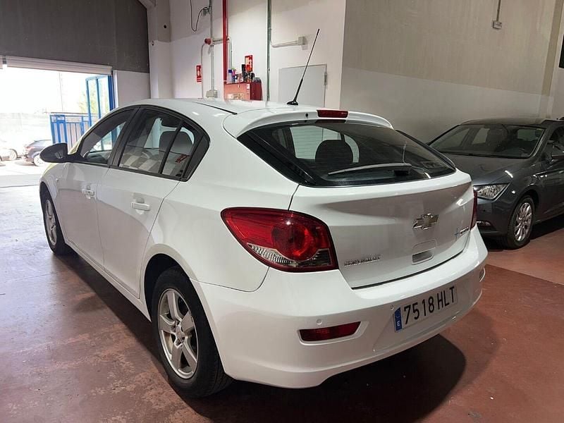 Usado Chevrolet Cruze LT 124 CV (91 kW) 2012 Blanco Berlina