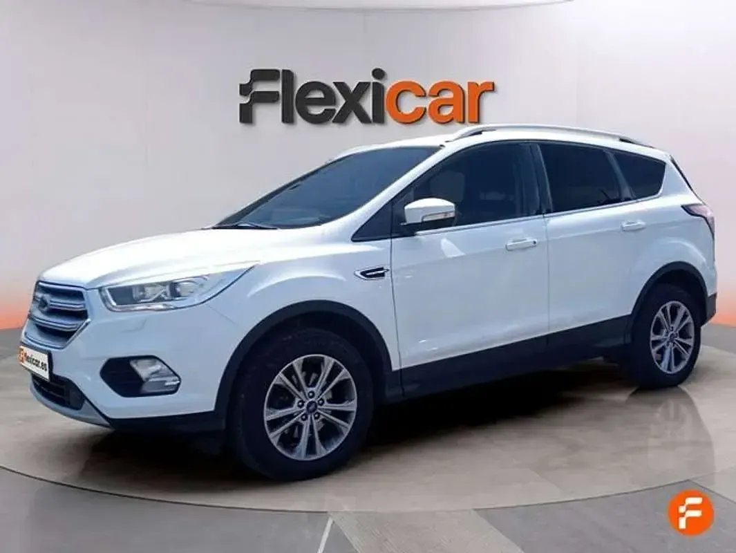 Usado Ford Kuga Trend 150 CV (110 kW) 2017 Blanco SUV