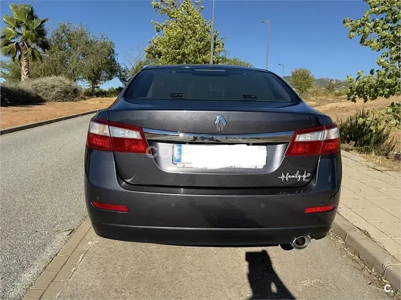 Usado Renault Latitude Privilege 150 CV (110 kW) 2011 Gris / plata Berlina