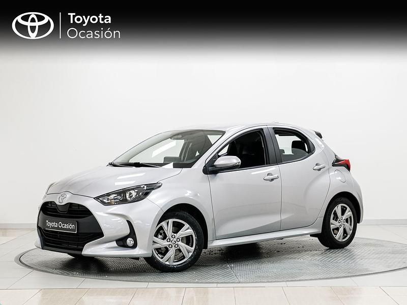 Gris Usado 2024 Toyota Yaris Hybrid Active Berlina | 22.150 € (Precio justo) - Imagen 1/4