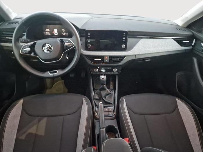 Usado Skoda Scala Selection 115 CV (84 kW) 2025 Rojo Utilitario