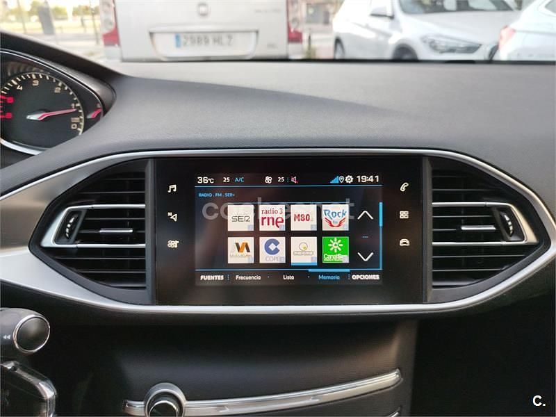 Usado Peugeot 308 Style 130 CV (95 kW) 2020 Gris / plata Berlina